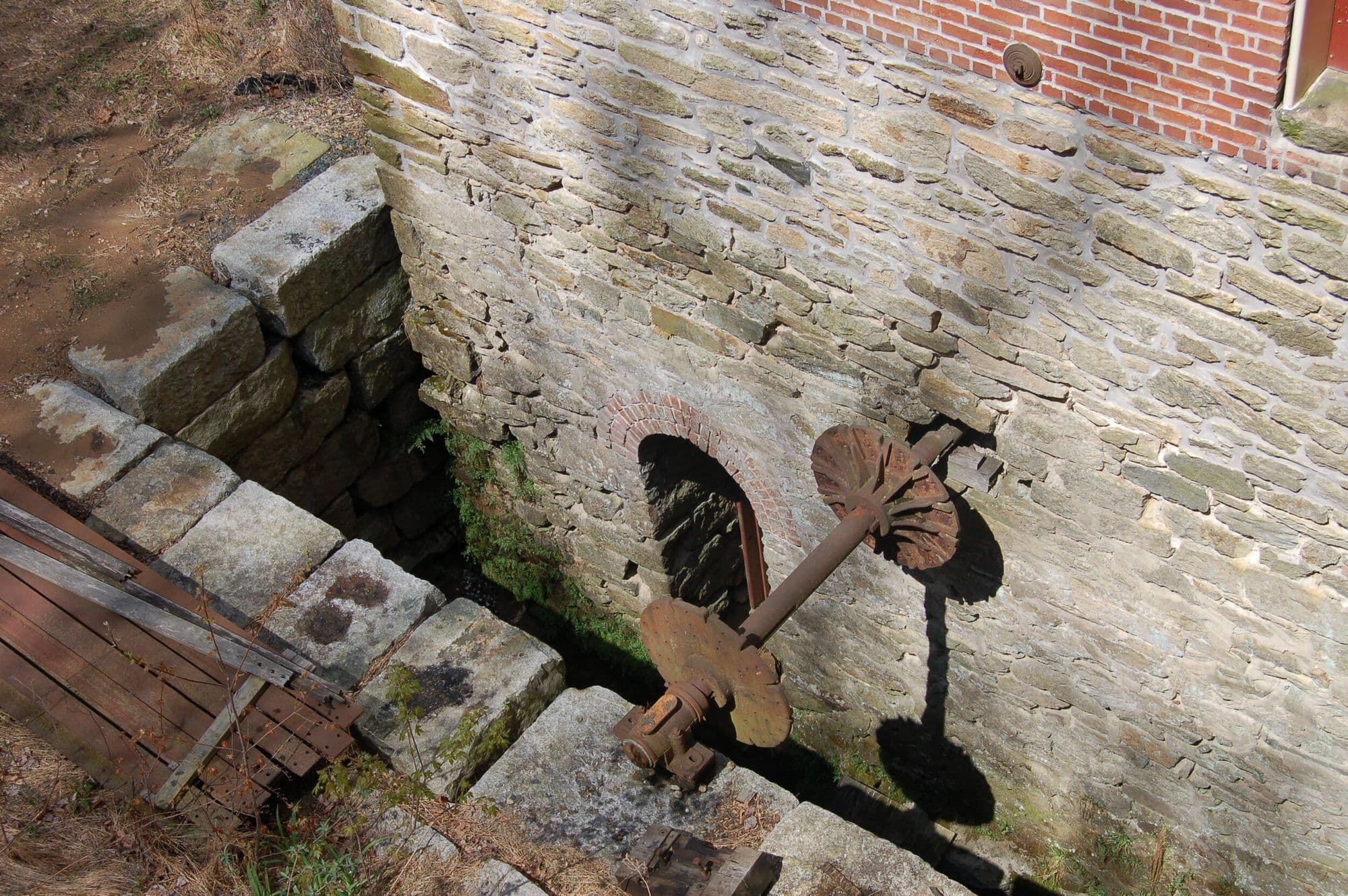 Original wheel pit with axle